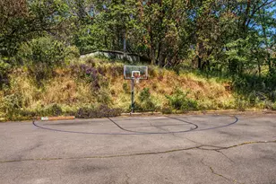 4640 Scenic Ave, Central Point, OR 97502 - Photo 63