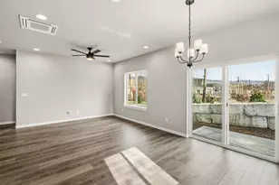 100 Oak Valley Dr, Talent, OR 97540 - Photo 9