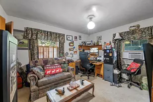 309 W 1st St, Phoenix, OR 97535 - Photo 21