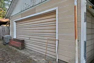 309 W 1st St, Phoenix, OR 97535 - Photo 23