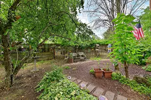 309 W 1st St, Phoenix, OR 97535 - Photo 25