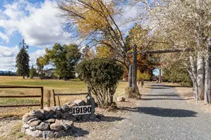 19190 Pinehurst Rd, Bend, OR 97703 - Photo 3