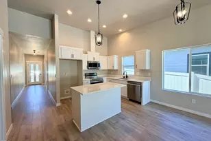 694 Terrazzo Wy, Medford, OR 97501 - Photo 3