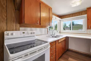 1013 SW L St, Grants Pass, OR 97526 - Photo 9