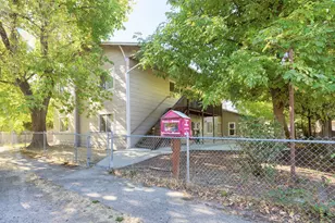 415 SE J St, Grants Pass, OR 97526 - Photo 13