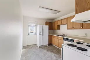 415 SE J St, Grants Pass, OR 97526 - Photo 17