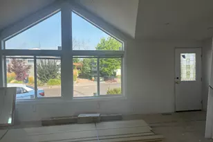 333 Mountain View Dr, Talent, OR 97540 - Photo 3