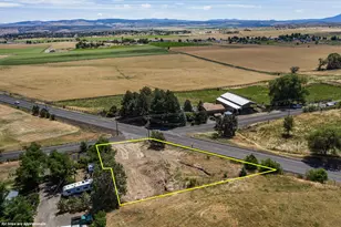 2350 SW Bear Dr, Madras, OR 97741 - Photo 1