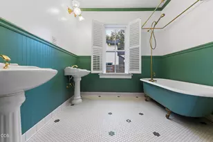 540 E California St, Jacksonville, OR 97530 - Photo 33
