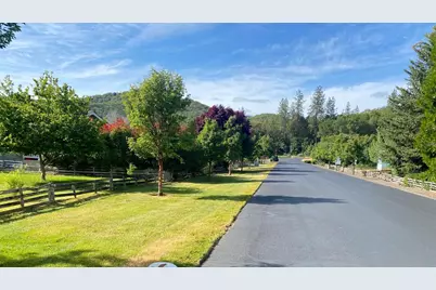 6901 Old Stage Road, Central Point, OR 97502 - Photo 13