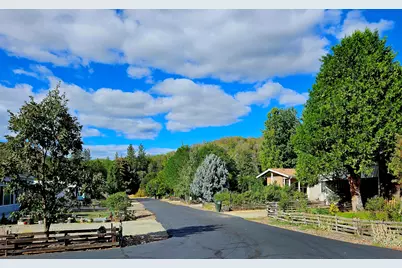 6901 Old Stage Road, Central Point, OR 97502 - Photo 3