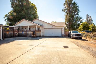 1131 SW G Street, Grants Pass, OR 97526 - Photo 1