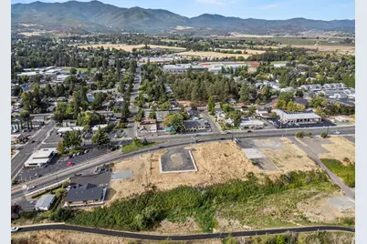 510 N Main Street, Phoenix, OR 97535 - Photo 5