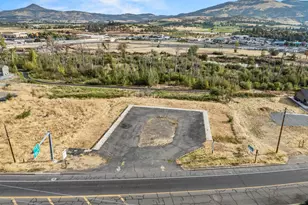 510 N Main St, Phoenix, OR 97535 - Photo 1