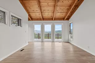 465 Strawberry Hill Ln, Jacksonville, OR 97530 - Photo 17