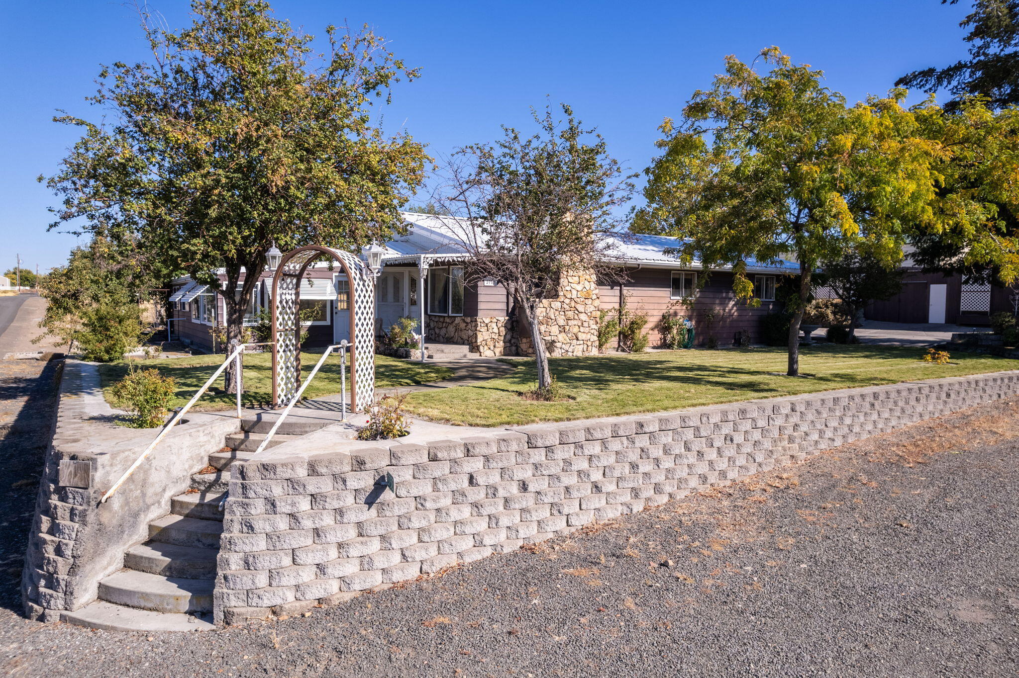 2752 SW Aaron St, Madras, OR 97741 MLS 220191102 Coldwell Banker