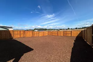 121 Valemont, Eagle Point, OR 97524 - Photo 5