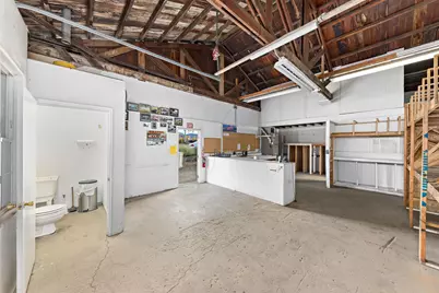 999 Crews Road, Medford, OR 97501 - Photo 33