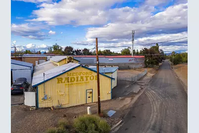 999 Crews Road, Medford, OR 97501 - Photo 9