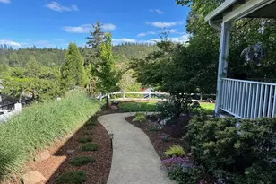 375 W Elm St, Jacksonville, OR 97530 - Photo 45