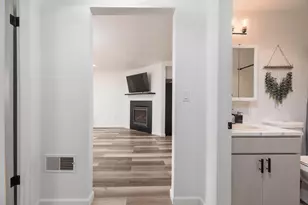 21116 SE Reed Market Rd, Bend, OR 97702 - Photo 11