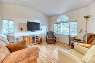 3271 NW Melville Dr, Bend, OR 97703 - Photo 5