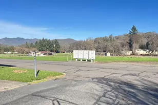 8401 Old Stage Rd, Central Point, OR 97502 - Photo 41