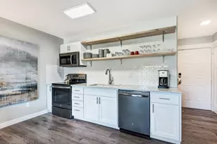 1565 NW Wall St, Bend, OR 97703 - Photo 11