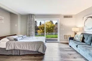 1565 NW Wall St, Bend, OR 97703 - Photo 5