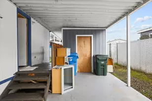 633 E Archwood Dr, Eagle Point, OR 97524 - Photo 5