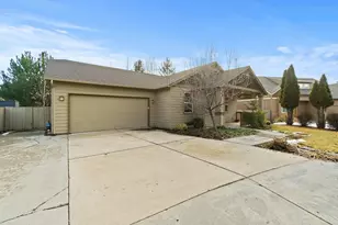 19555 Greatwood Loop, Bend, OR 97702 - Photo 3