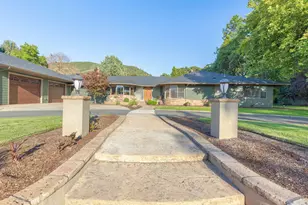 1117 NE Memorial Dr, Grants Pass, OR 97526 - Photo 23