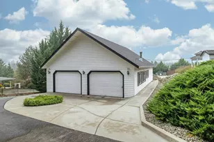 575 Country Aire Dr, Grants Pass, OR 97526 - Photo 29