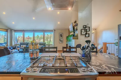 6645 Pioneer Road, Medford, OR 97501 - Photo 5