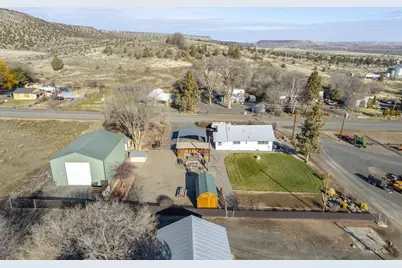 2355 NE Market Street, Madras, OR 97741 - Photo 21