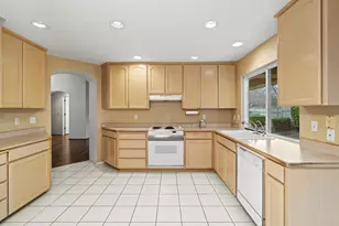 703 Summerwood Dr, Medford, OR 97504 - Photo 11