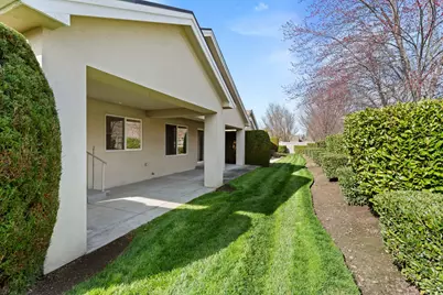 703 Summerwood Drive, Medford, OR 97504 - Photo 35