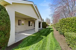 703 Summerwood Dr, Medford, OR 97504 - Photo 35