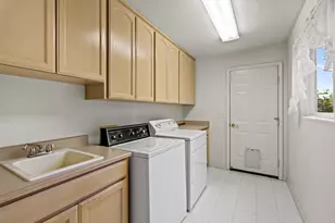 703 Summerwood Dr, Medford, OR 97504 - Photo 25