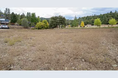 904 Broadway Street #503, Rogue River, OR 97537 - Photo 3