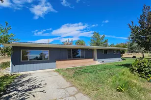 303 NW Poplar St, Madras, OR 97741 - Photo 3