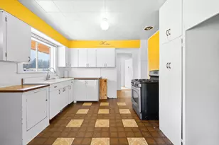 175 Rogue River Hwy, Gold Hill, OR 97525 - Photo 5