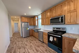 946 SE 10th St, Madras, OR 97741 - Photo 3