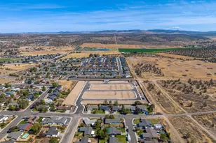 946 SE 10th St, Madras, OR 97741 - Photo 11