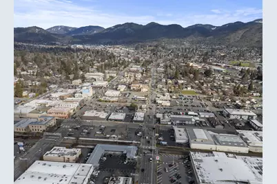 206 NE 7th Street, Grants Pass, OR 97526 - Photo 37