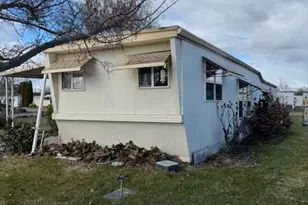 2252 Table Rock Rd, Medford, OR 97501 - Photo 3