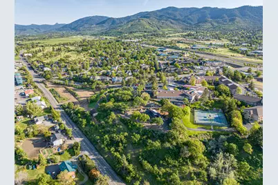 30 Knoll Crest Drive, Ashland, OR 97520 - Photo 9