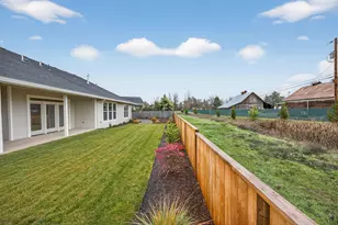 1317 River Run St, Central Point, OR 97502 - Photo 9