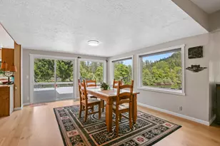 84 Meadow Ln, Shady Cove, OR 97539 - Photo 9