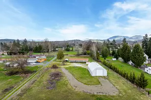 [Address not provided], Grants Pass, OR 97527 - Photo 3